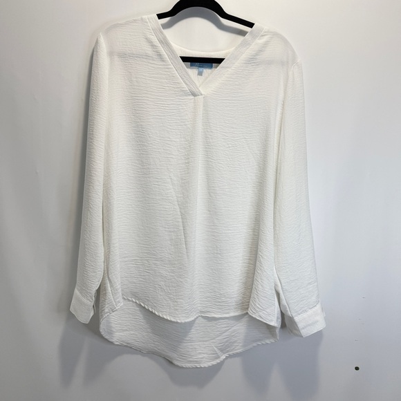 Penmans Tops - Penmans  White V-Neck Women's Blouse size Large